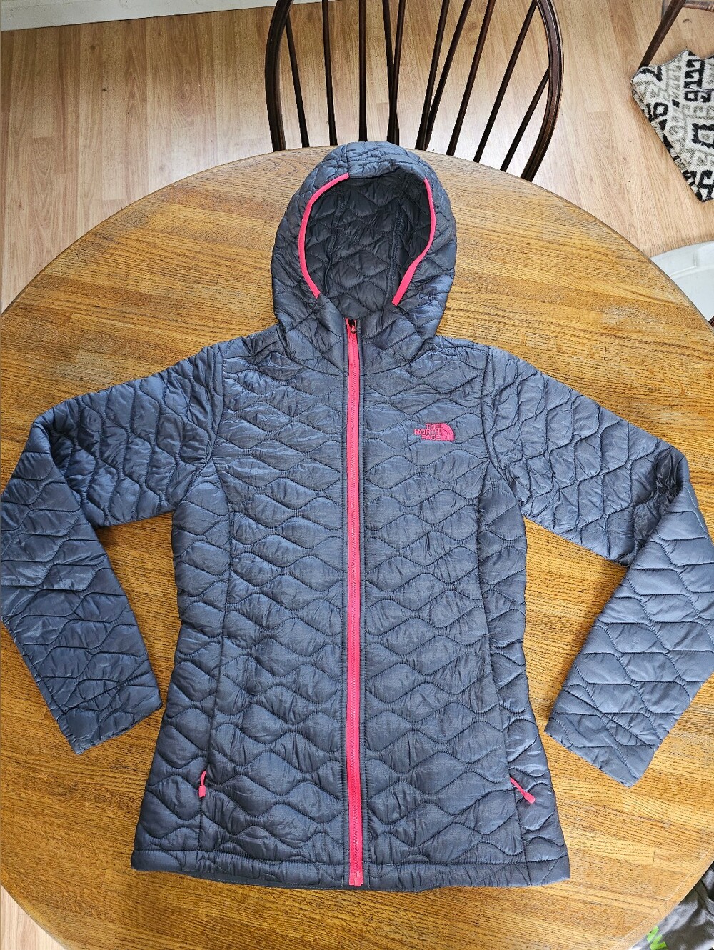 The North Face Women's XS ThermoBall Hoodie Puffer Jacket Gray Pink